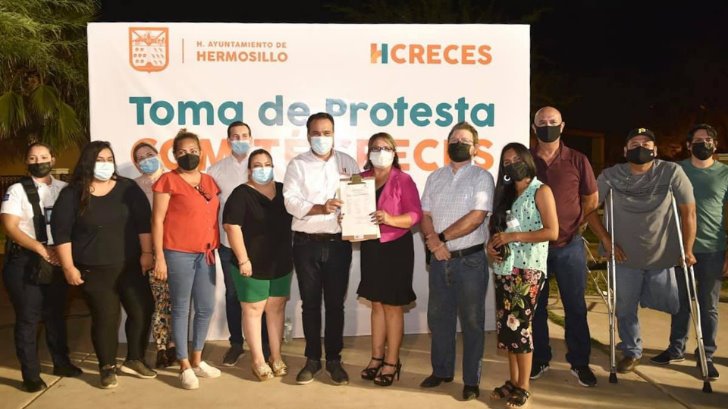 Toño Astiazarán toma protesta al primer Comité Creces de vecinos