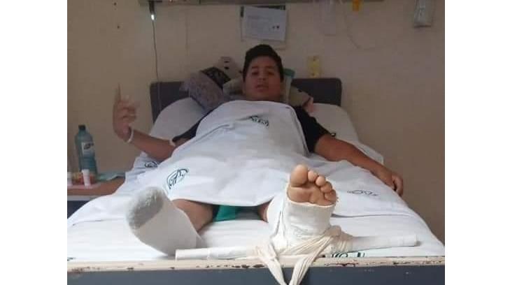 Osmar sufrió un accidente que lo dejó en cama; sólo tiene 15 años y necesita una costosa operación para volver a caminar