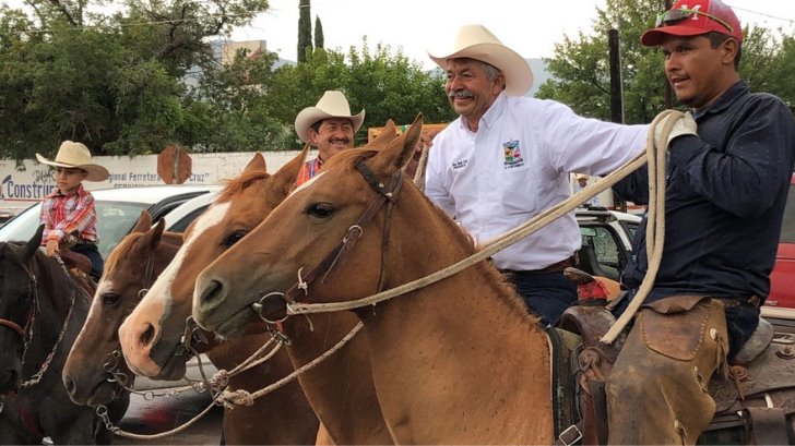 Celebra René Peralta Torres su victoria como nuevo presidente de Santa Cruz