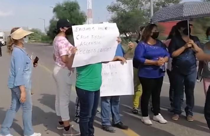 Bloquean el Lázaro Cárdenas para exigir calles decentes