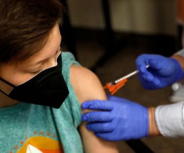 Vacunarán contra Covid a más de 50 menores de edad en SLP