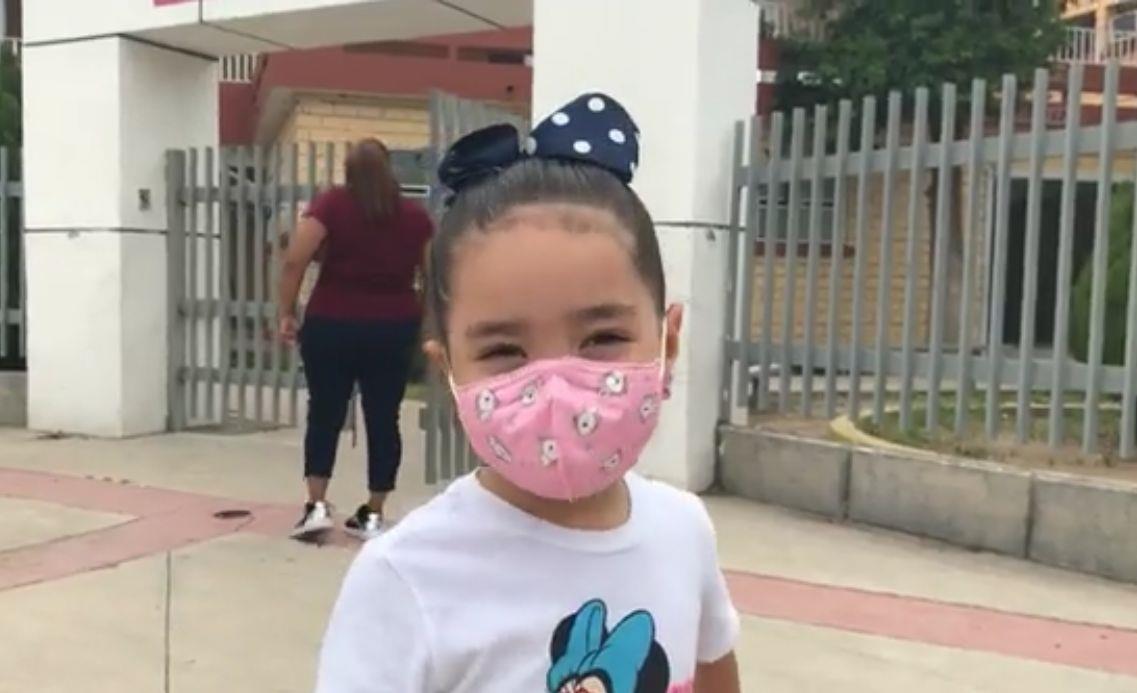 Violeta cumplió su sueño de pisar por primera vez la escuela