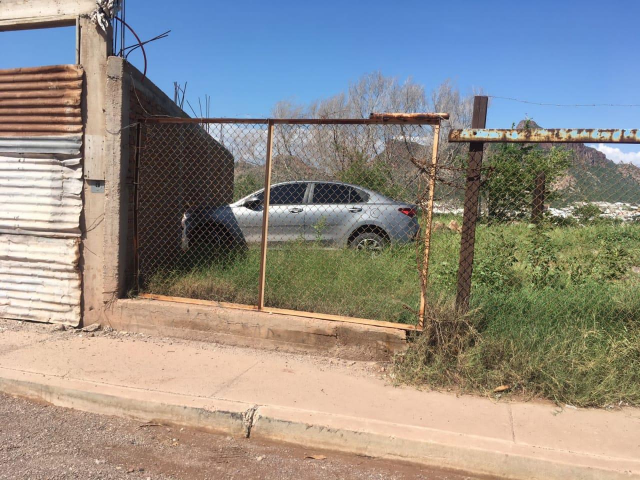 Se roba el carro de su ex, inicia persecución y se estrella contra una barda en Guaymas