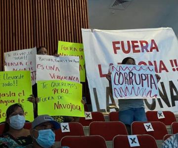 ¡Fuera ladrona! ¡Te queremos pero fuera de Navojoa!; se manifiestan en informe de Rosario Quintero
