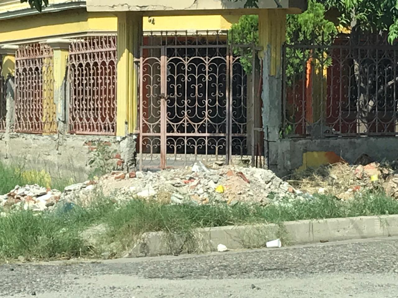 Un peligro para los que transitan y los que viven ahí... vecinos de Pedregal de la Villa piden que limpien los basureros
