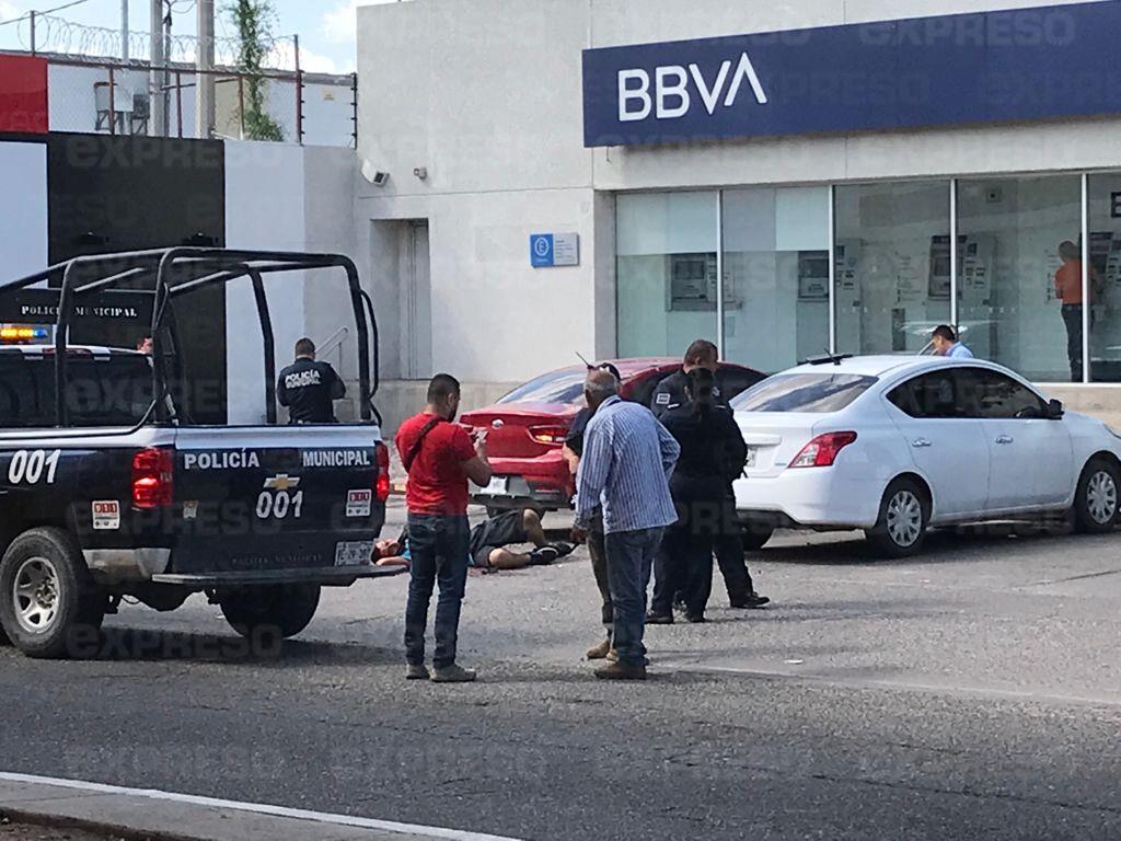 VIDEO - Balacera en banco del García Morales: hay delincuentes heridos y detenidos