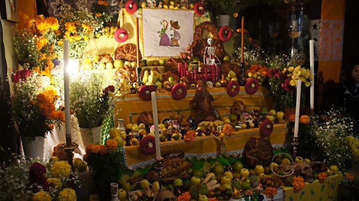 ¿Qué alimentos no pueden faltar en el altar de Día de Muertos?
