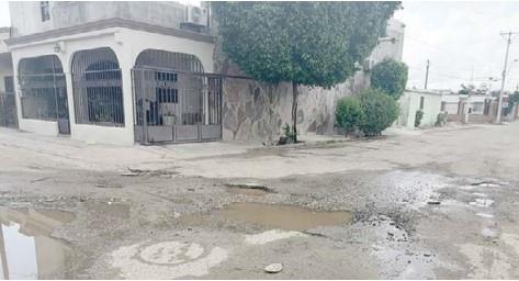 No son baches, son pozos petroleros, se quejan vecinos de Virreyes