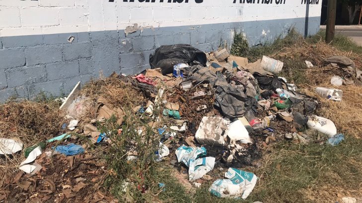 Así viven los vecinos de Navojoa con más de un mes de basura acumulada