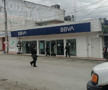 Comando armado toma rehenes e intenta robar banco en Veracruz