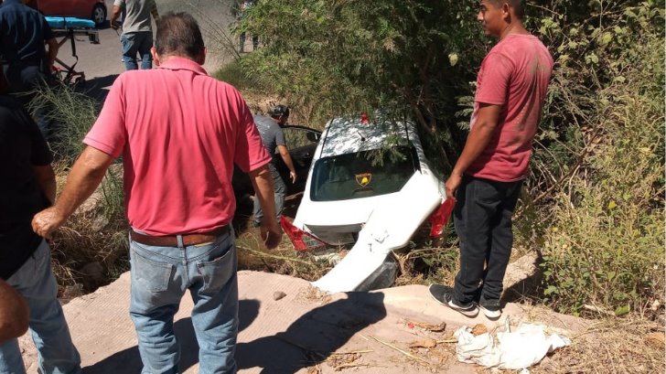 Conductor guaymense empuja a un taxista a un canal y huye; hay 2 lesionados