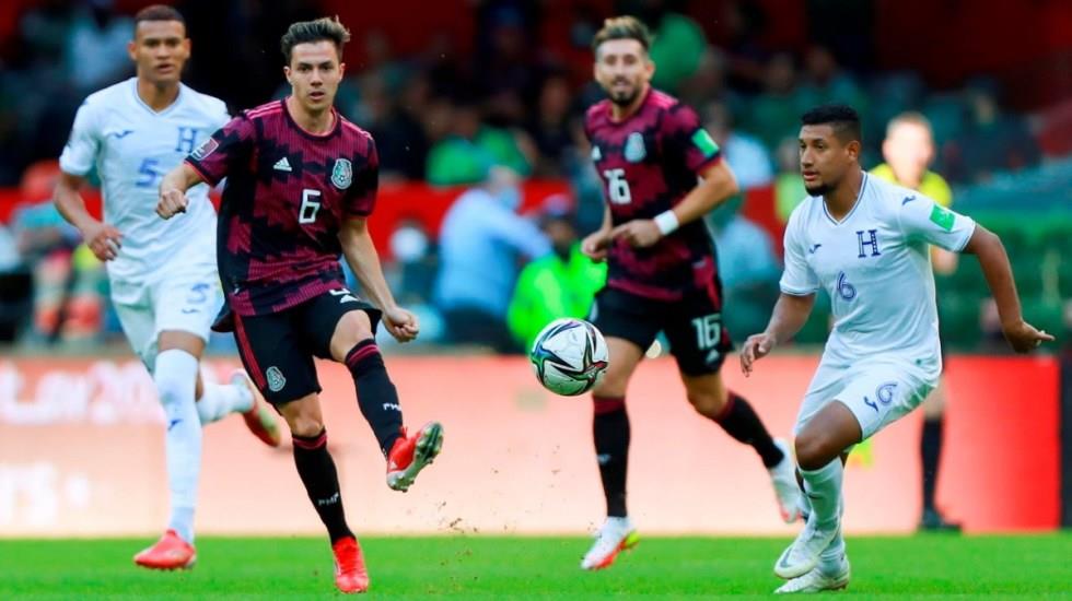 México aplasta a Honduras y es líder de la Concacaf