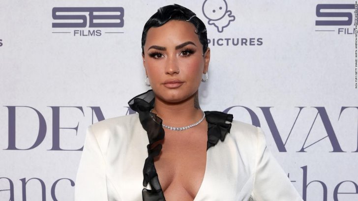 Primero extraterrestres y ahora fantasmas; Demi Lovato da concierto a seres paranormales