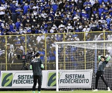 ¿Qué le pasó a Memo Ochoa en el Estadio Cuscatlán?