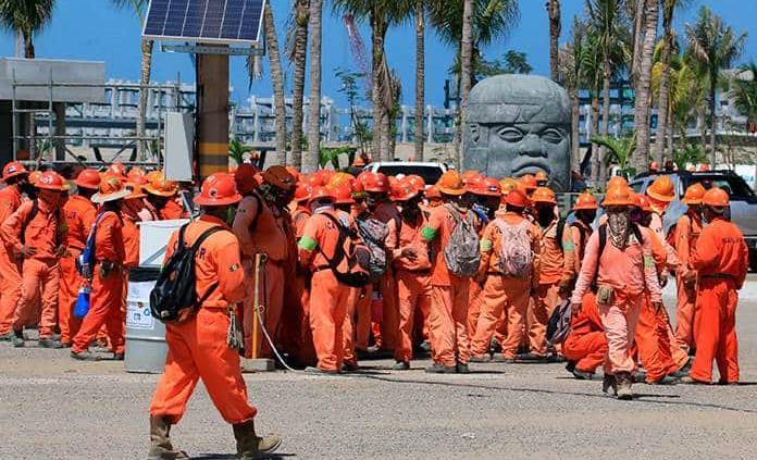 Detienen a 3 por protestas en refinería Dos Bocas