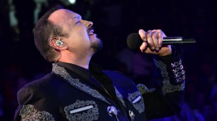 Frente a 17 mil fans, Pepe Aguilar dedica su cantar al Chente