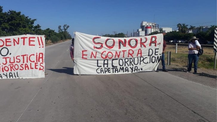 Toman carretera México 15 en Navojoa y mandan mensaje a AMLO