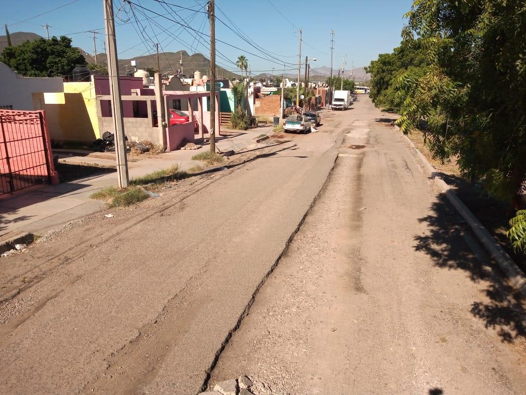 ¡Ya hasta parece banqueta! Reportan calle totalmente destrozada en Guaymas Norte