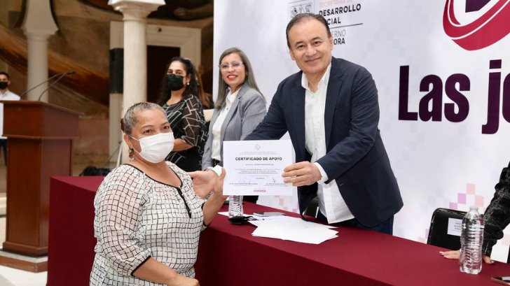 Entrega Alfonso Durazo proyectos productivos a jefas madres de familias sonorenses