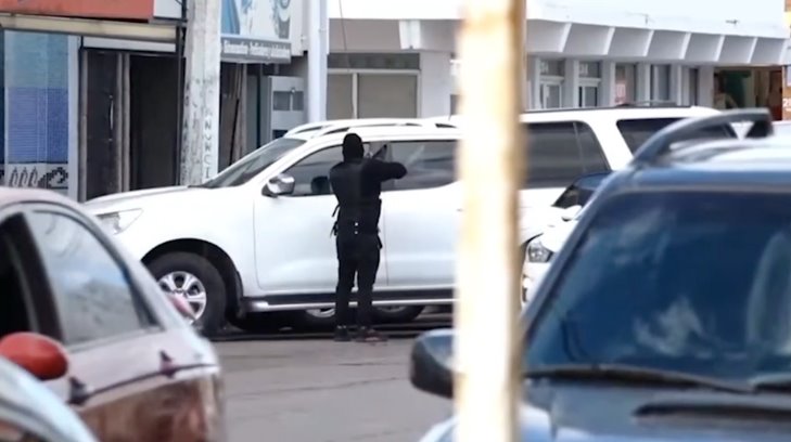 Video | A plena luz y con arma de grueso calibre, despojan de 100 mil pesos a hombre en Cajeme