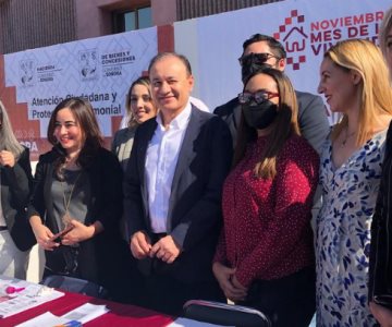 Durazo entrega 200 escrituras a familias hermosillenses en la Feria de la Vivienda