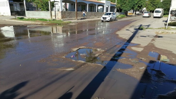 Siguen las fugas y los olores insoportables en Guaymas; CEA deja trabajos inconclusos