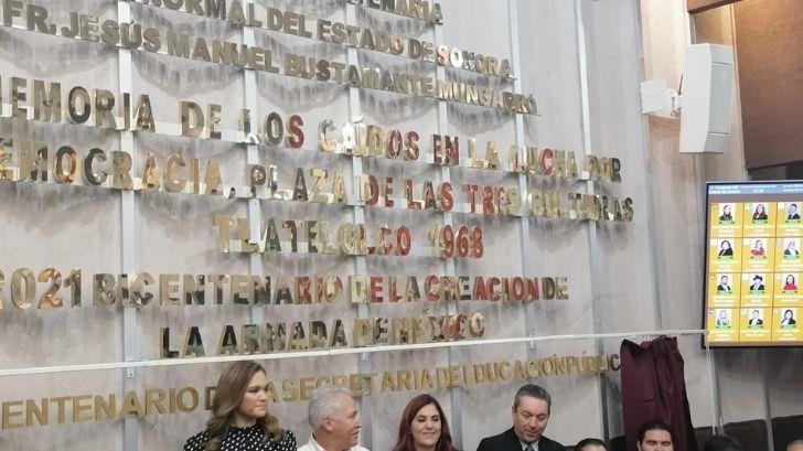 Develan con letras doradas la frase: “2021 Centenario de la Secretaría de Educación Pública”