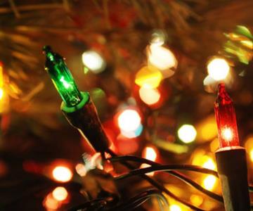 Luces navideñas recicladas pueden ocasionar incendios, alertan Bomberos