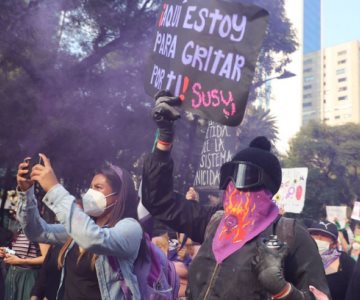 Los feminicidios son crímenes de Estado: colectivos de mujeres marchan en CDMX