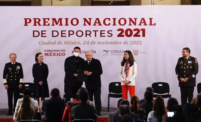 Aremi Fuentes, Julio Urías y Mónica Rodríguez reciben el PND