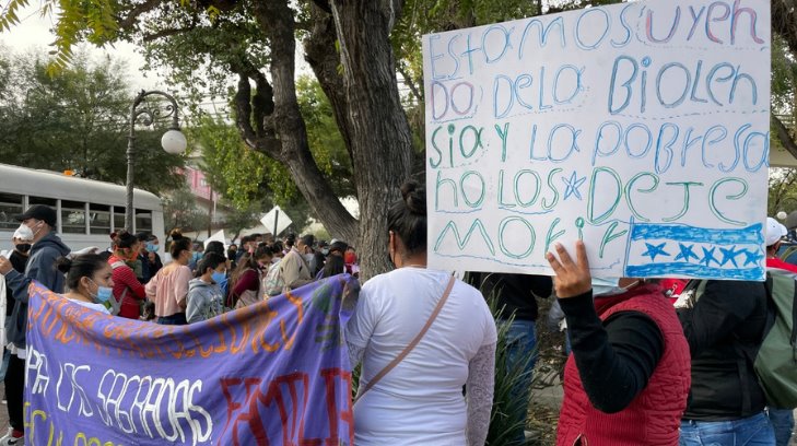 Desde Nogales, Sonora, migrantes exigen a Joe Biden reanudar los trámites de solicitud de asilo