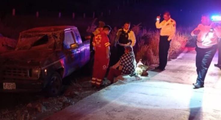 Lo que sabemos del volcamiento que dejó una abuelita lesionada en carretera de Guaymas