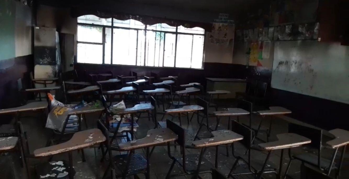 Pirómanos roban e incendian escuela de Ciudad Obregón