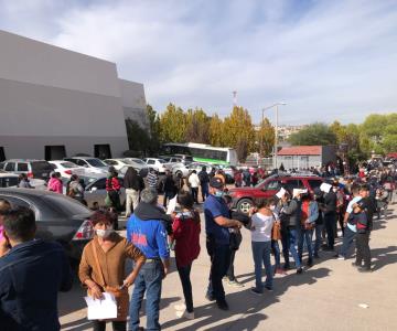 VIDEO - Largas filas de rezagados se observan en Nogales en el primer día de vacunación