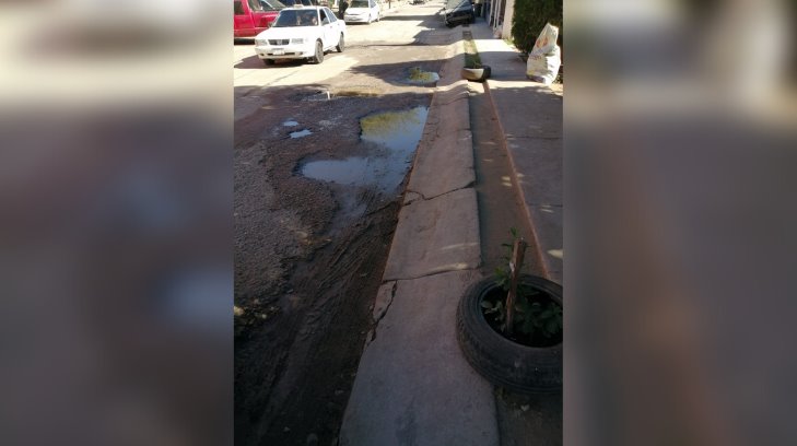 Fugas, baches y problemas de basura... así viven los vecinos de la colonia Rancho Grande