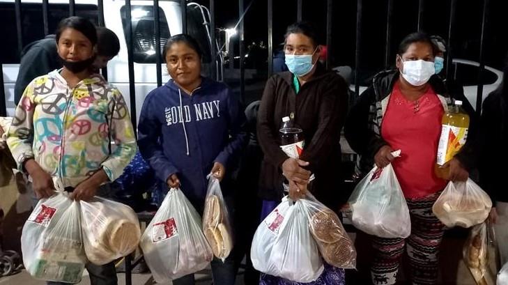 Almitas Unidas lleva comida para estas fechas a personas del ejido Ávila Camacho