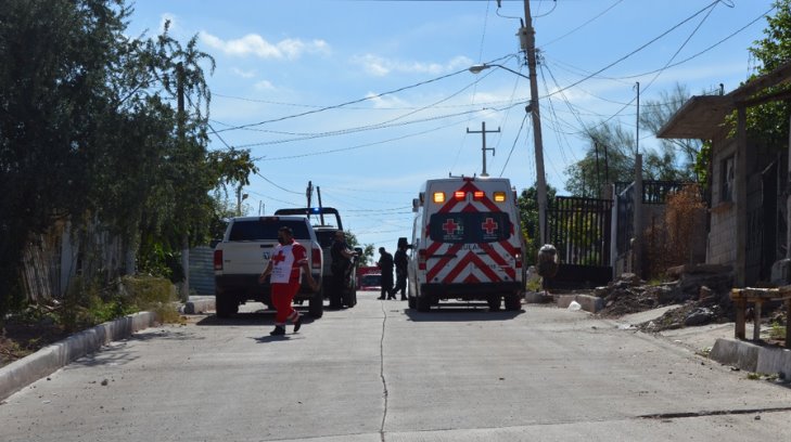 Hombre pierde el control y choca contra vivienda en Guaymas: venía herido de bala
