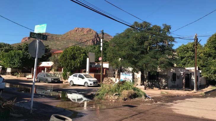 Continúan desagradables fugas de agua en Guaymas