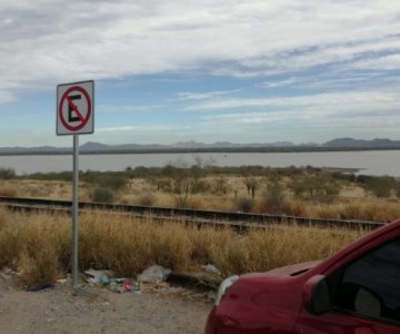 No creo que haga daño: hermosillenses ignoran señales en la presa Abelardo L. Rodríguez