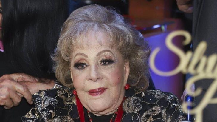 Silvia Pinal regresó al teatro  para combatir la depresión, asegura su hijo