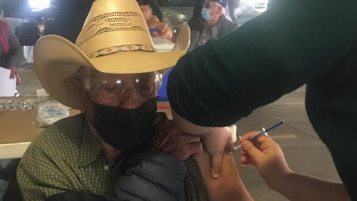Ya están aplicando la vacuna de refuerzo a adultos mayores en Cajeme