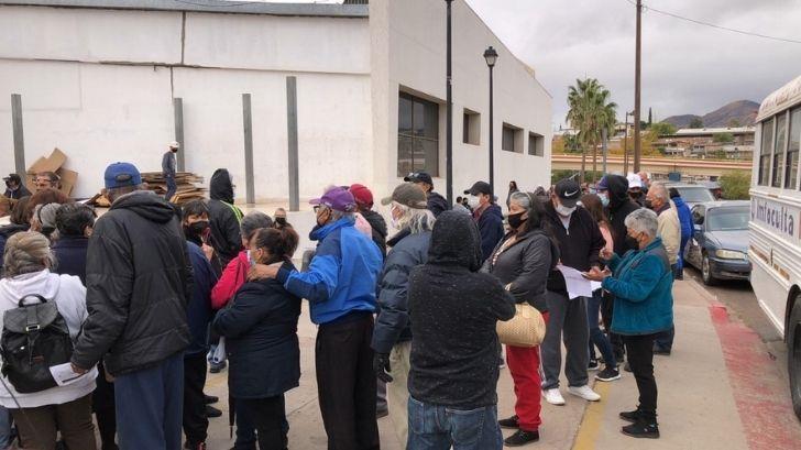 Adultos mayores de Nogales reciben su vacuna de refuerzo contra Covid-19