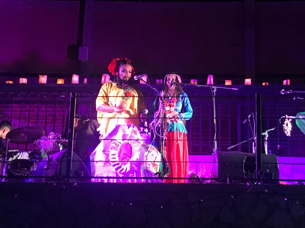 Entre baile, incienso y bacanora, la Bruja de Texcoco regala una noche llena de magia a los hermosillenses