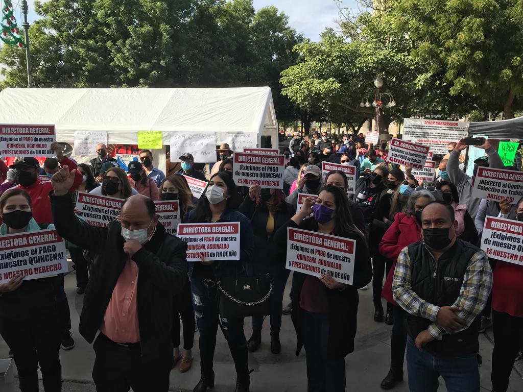 Sindicalizados del Cecytes cumplen su promesa: protestan frente al Palacio