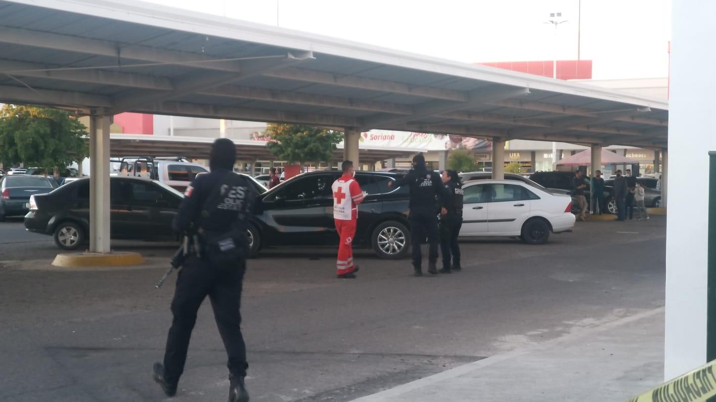 Ataque armado en estacionamiento de supermercado en Ciudad Obregón deja un hombre sin vida