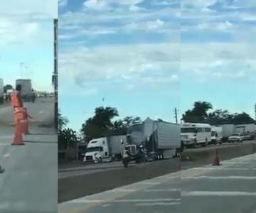 VIDEO | Yaquis se enfrentan a machetazos en bloqueo carretero