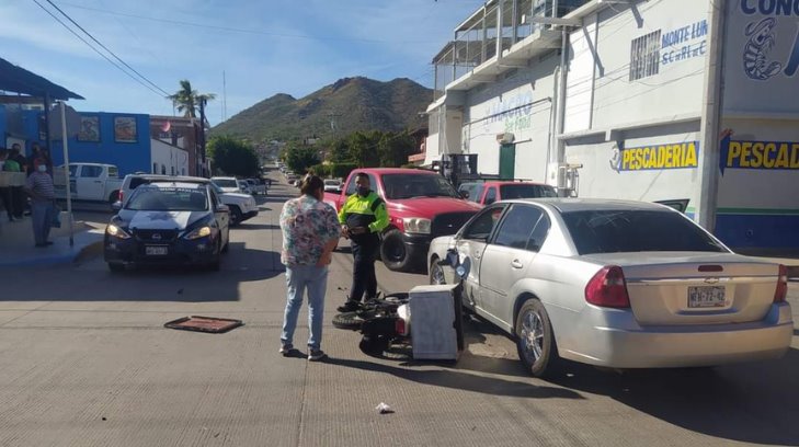 Fuerte accidente de tránsito deja un motociclista lesionado en Guaymas