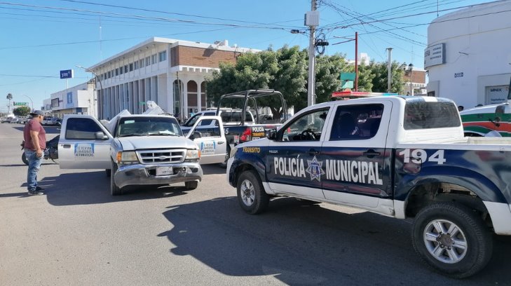 Por no respetar alto de cortesía, conductor provoca aparatoso accidente en Navojoa