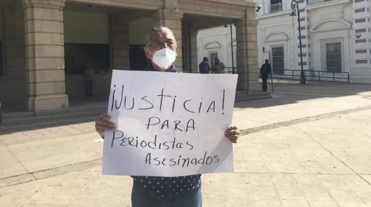 No se mata la verdad: periodista pide justicia a las puertas del Palacio de Gobierno