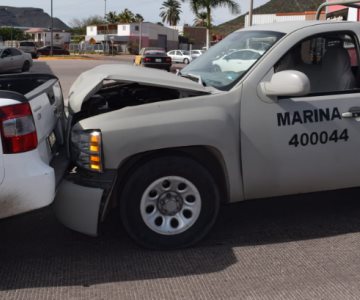 Vehículo de la Marina se estampa contra una pick up en Guaymas